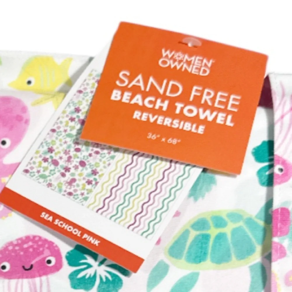 NEW Caro SEA SCHOOL PINK REVERSIBLE SAND FREE Beach Towel